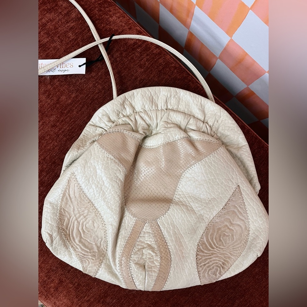 1980’s Cream/Beige Leather Purse! ⚡️